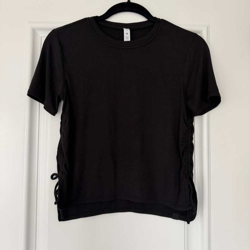 NWOT Lululemon Black Ribbed Women's Crop Top, Size 6